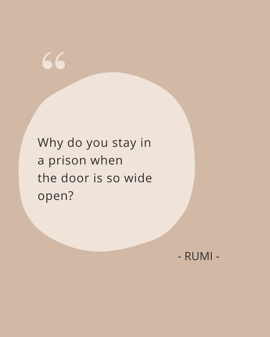 'Waarom blijf je in een gevangenis als de deur zo wijd open staat?' - Rumi

Dit is een van mijn favoriete citaten, die me herinnert aan dat ik nergens aan vastzit binnen mijn bedrijf waar ik een hekel aan heb.

Soms ben je zo druk met het ondersteunen van klanten, dat je vergeet dat jij de baas bent en jij bepaalt hoe je jouw bedrijf wilt leiden. Dat betekent dat NIETS een onderdeel hoeft te zijn van jouw bedrijfsmodel, routines of processen, tenzij jij dat wilt.

Hetzelfde geldt absoluut ook voor jouw content marketing.

Je zit niet vast aan het maken van een soort content waar je gek van wordt. In mijn geval... Reels

Je hoeft niet op een bepaalde manier te bloggen of sociale media te gebruiken zoals de guru's erop staan dat je doet! Jij bent jij!

Wanneer en als je merkt dat je een contentstrategie forceert die aanvoelt als wortelkanaalbehandeling, onthoud dan dat de deur wijd open staat.

Je kunt jouw koers op elk gewenst moment wijzigen. Bovendien zijn er ook geen verkeerde of juiste keuzes. Of je van verkeerde keuzes wilt leren, dat is aan jou...

Je kunt elke content strategie  laten werken en er resultaten mee behalen - dus waarom zou je er niet een maken die 100% bij jou past?

Stuur 'content coaching' in de DM als je meer informatie wilt ontvangen hoe jij met content aan de slag kunt op een manier die bij jou past.

#eigenbedrijf #onlineondernemen #ondernemers #zakenvrouw #ondernemendevrouwen #vrouwelijkeondernemers #communicatie #kleineonderneming #powervrouwen #bedrijf #eigenbaas #groei #persoonlijkeontwikkeling #tipsvoorondernemers #contentcreatie #vrouwelijkeondernemer #startendeondernemer #onlinezichtbaarheid #ondernemerstips #powervrouw #ondernemer #ondernemen #zzper